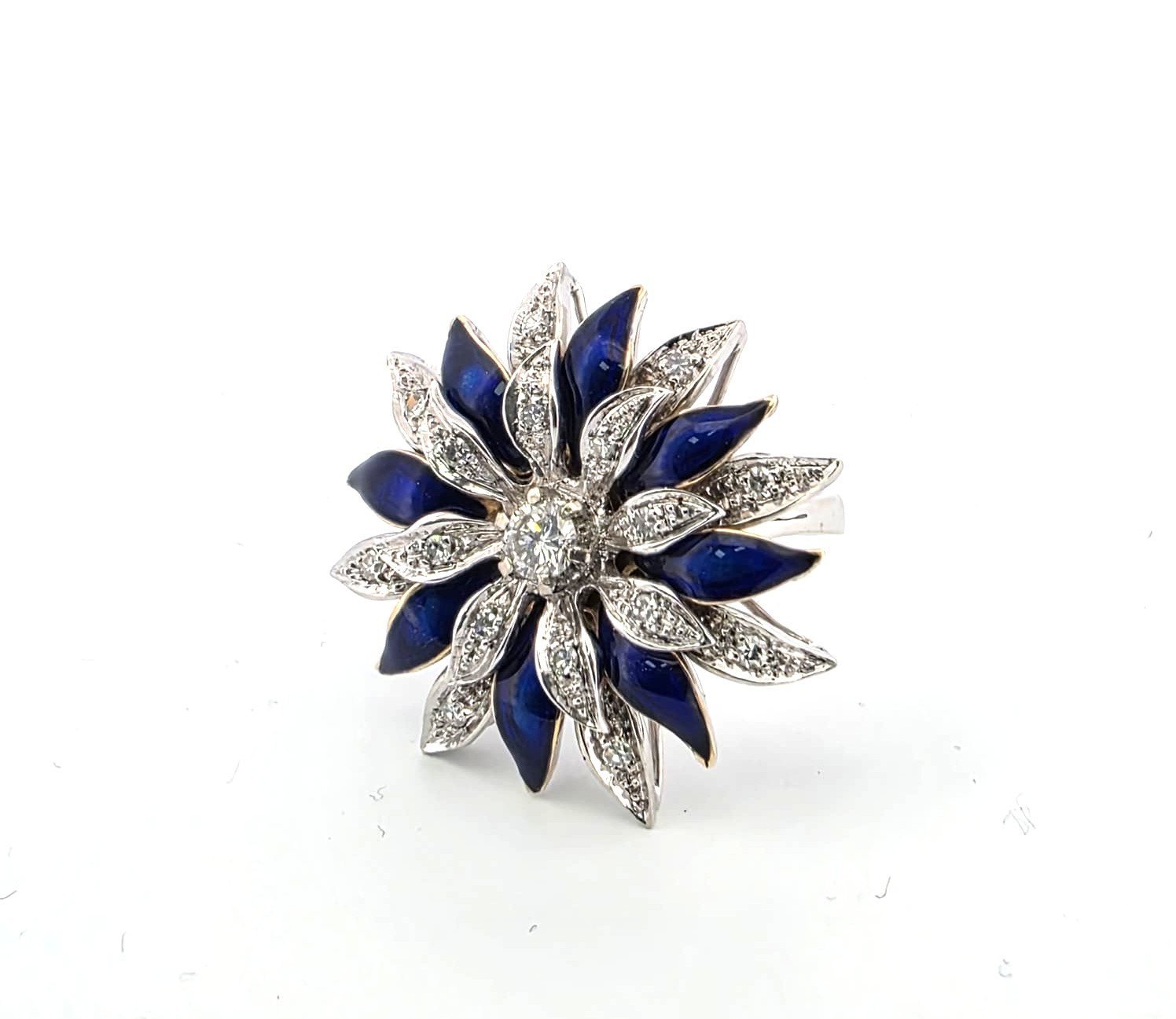 Splendido anello anni 50' in oro bianco 18 Kt con diamanti e smalto