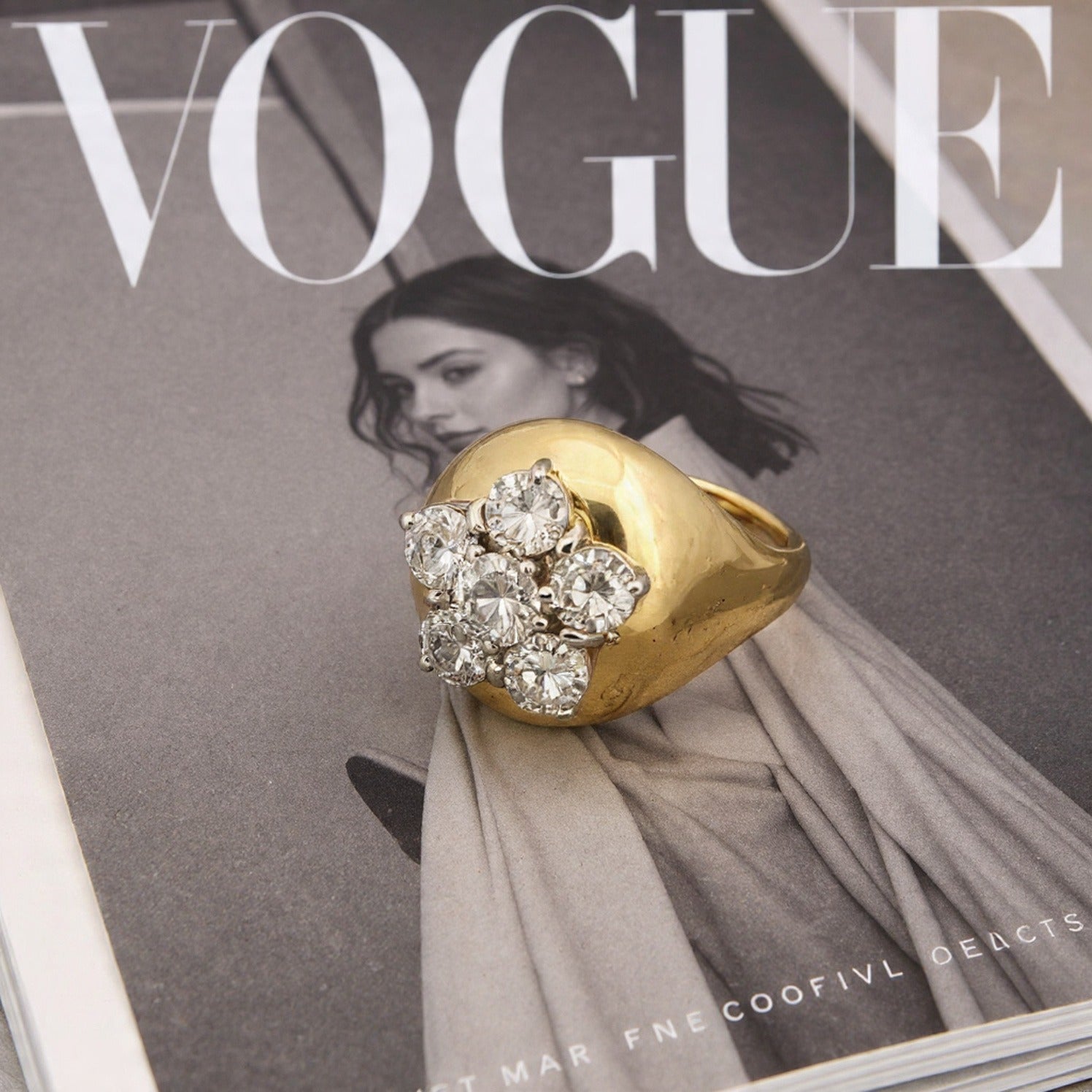 Anello in oro giallo 18kt con diamanti