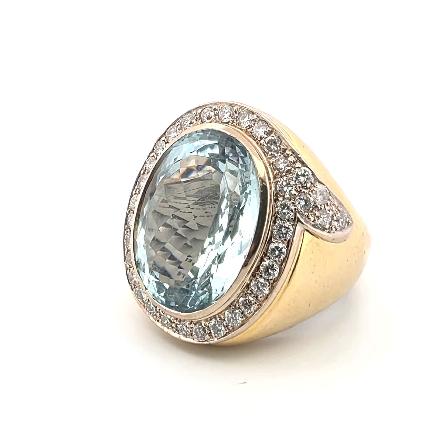 Anello in oro giallo 18kt con acquamarina e diamanti