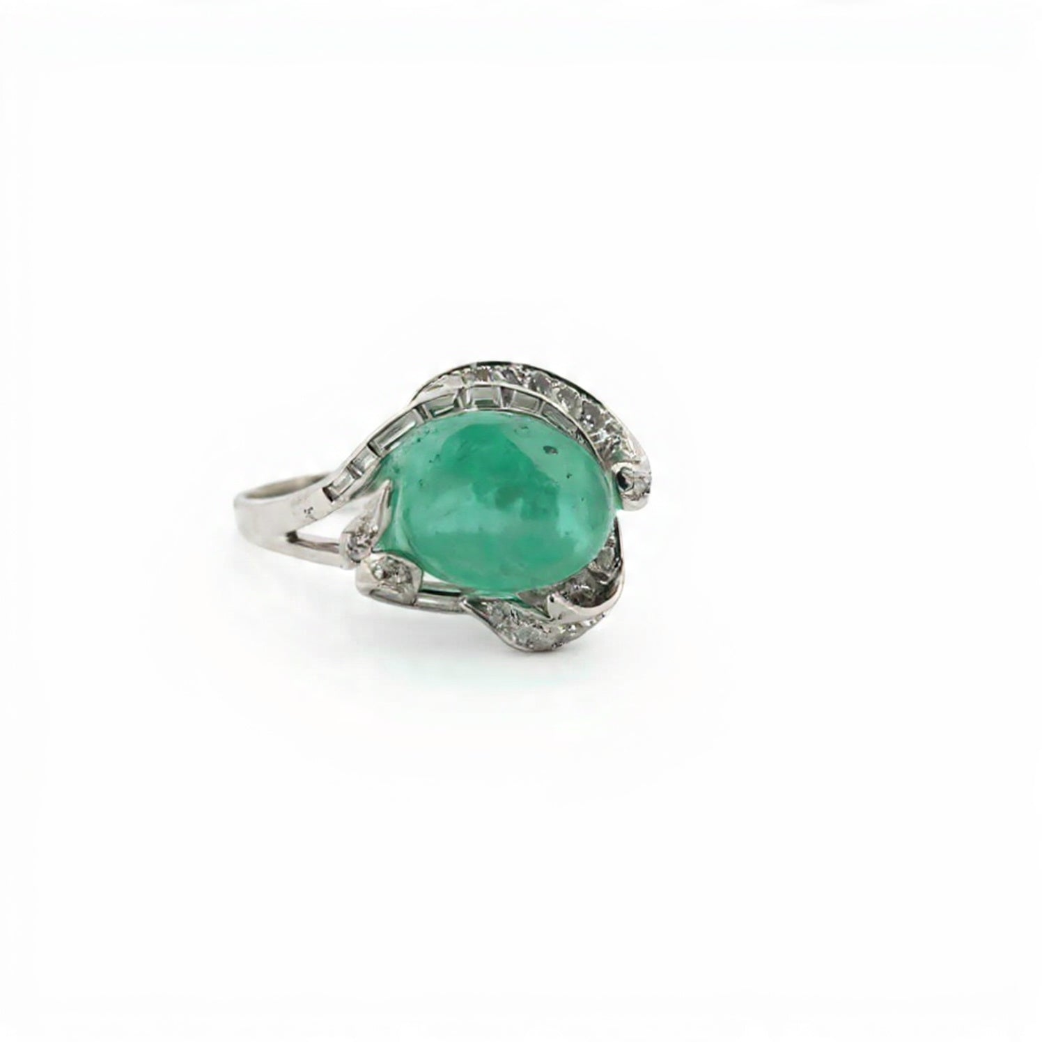 Anello in oro bianco 18kt con grande smeraldo e diamanti
