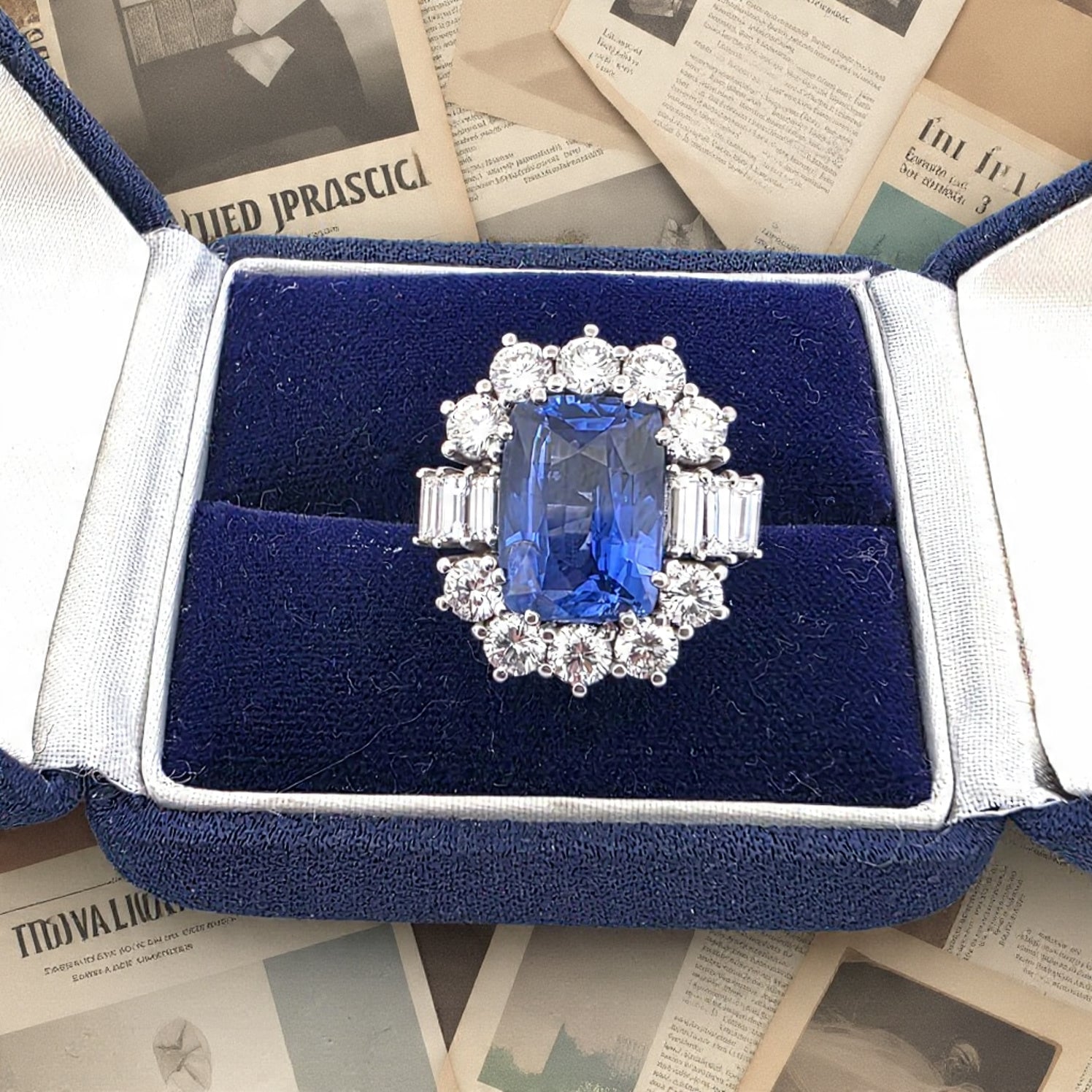 Anello in oro bianco 18kt con zaffiro e diamanti