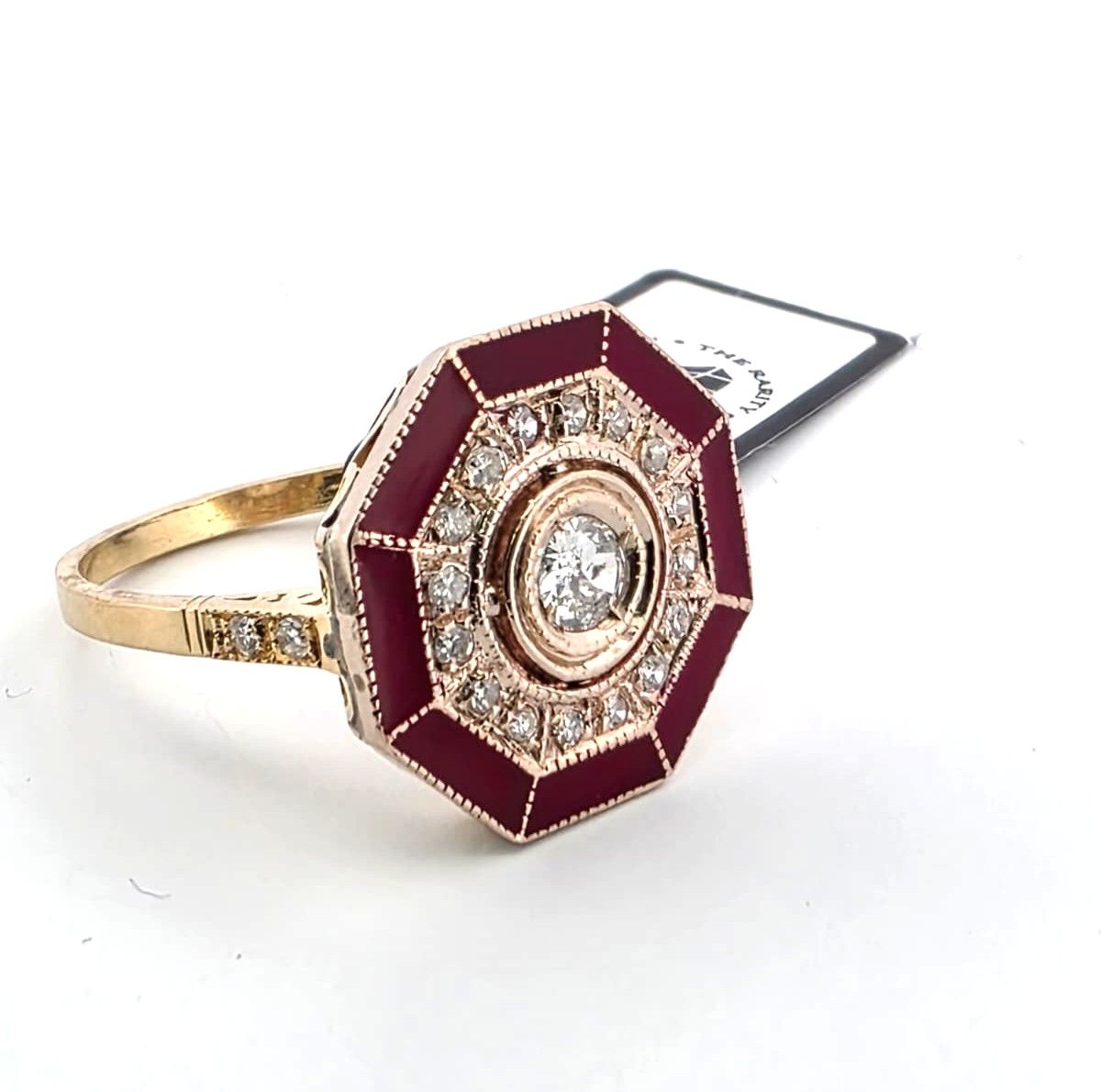 Anello in oro giallo 18kt con diamante centrale diamanti a contorno e smalto