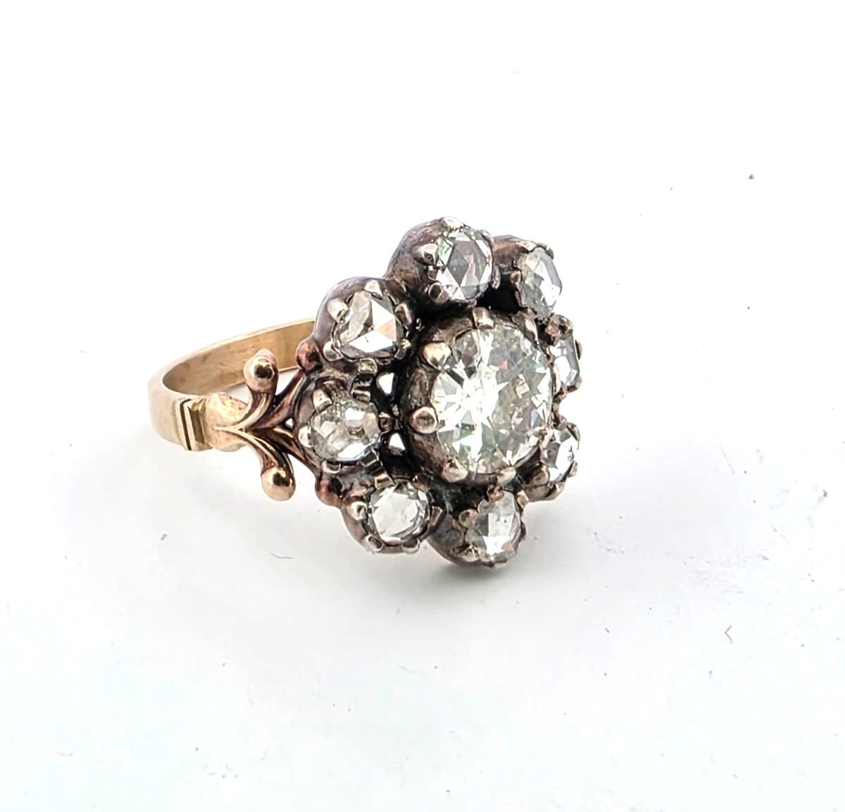 Anello antico vittoriano con diamanti di vecchia miniera