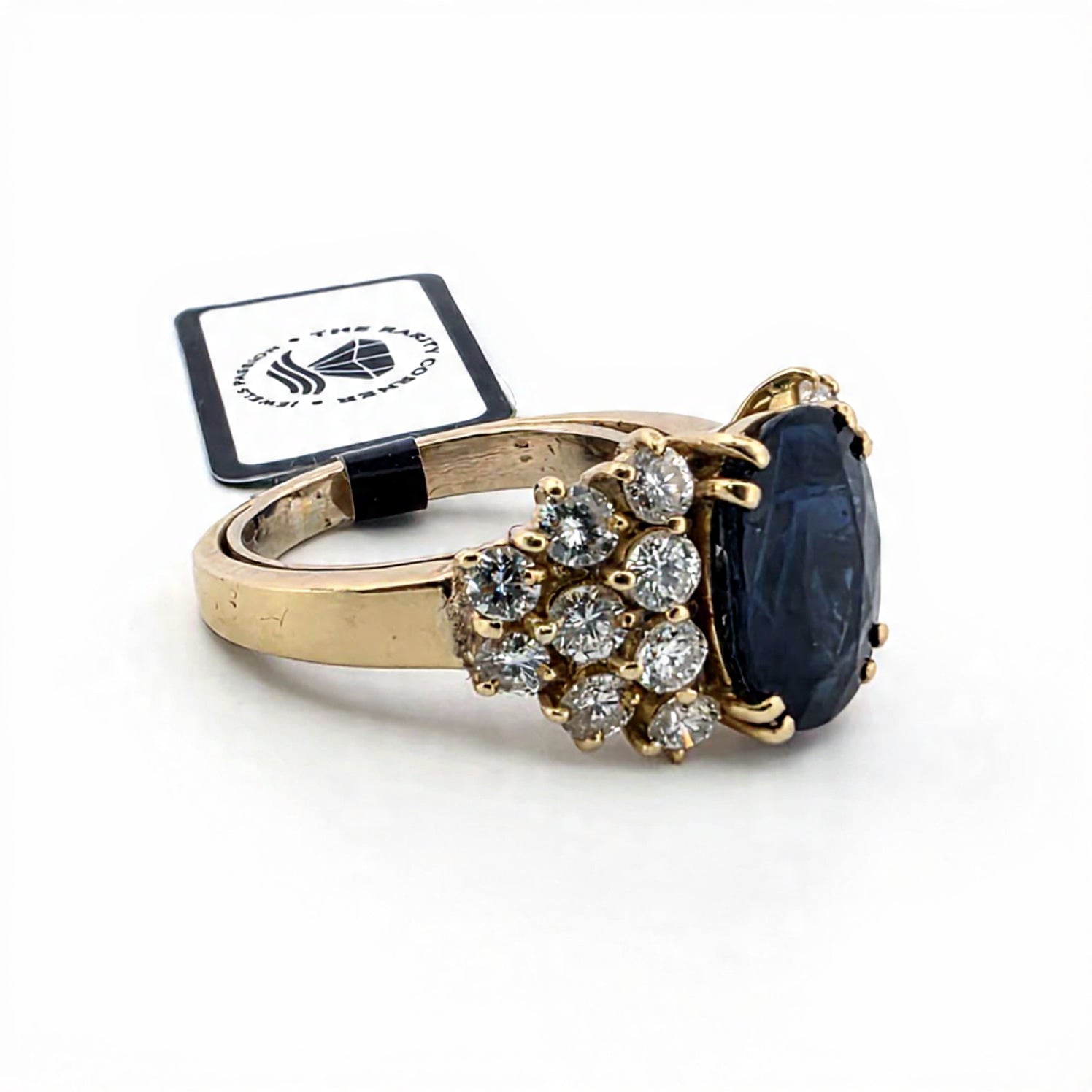 Anello in oro giallo 18kt con zaffiro e diamanti