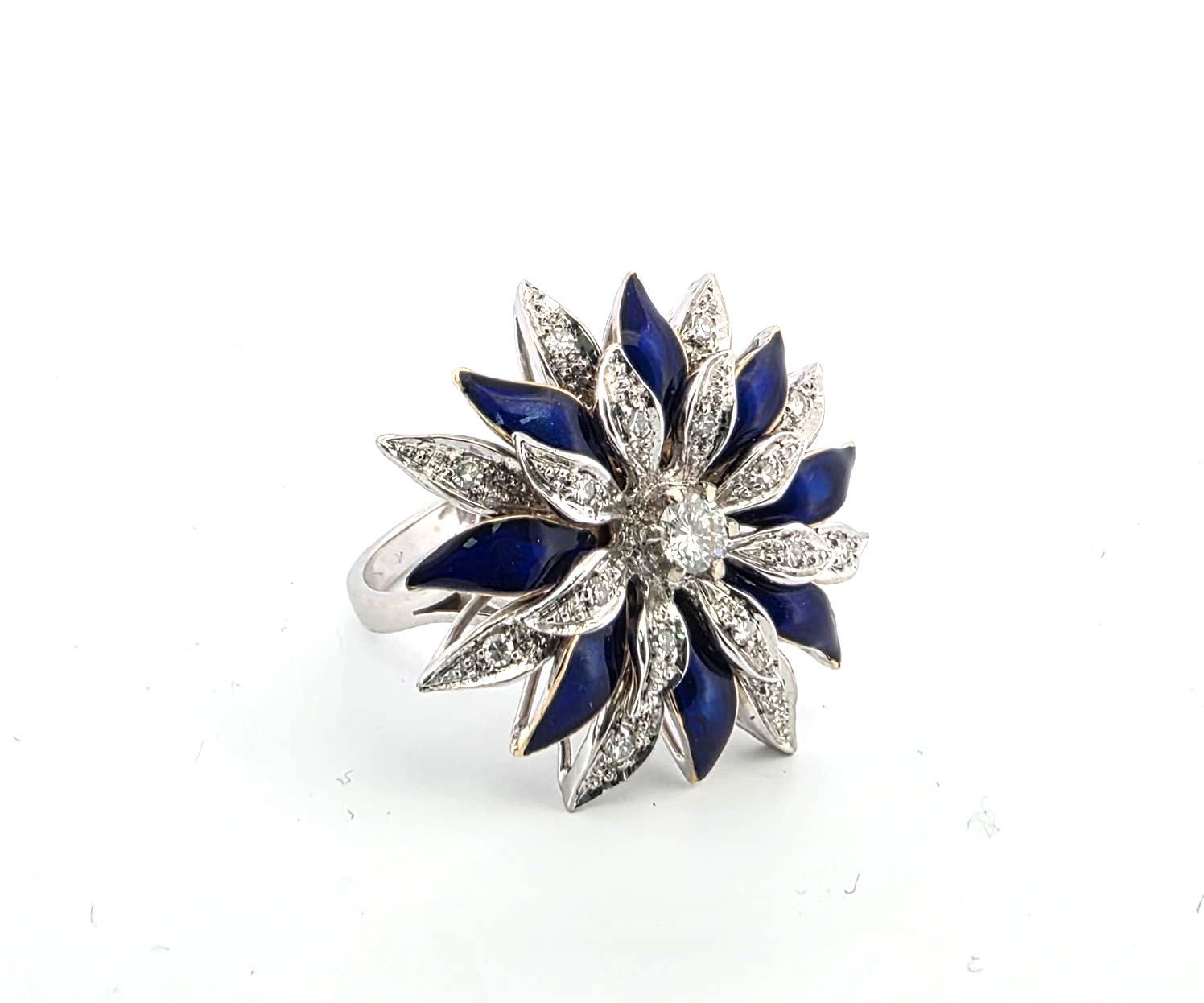 Splendido anello anni 50' in oro bianco 18 Kt con diamanti e smalto