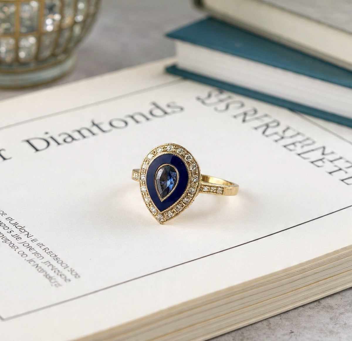 anello in oro 18kt con diamanti e zaffiro