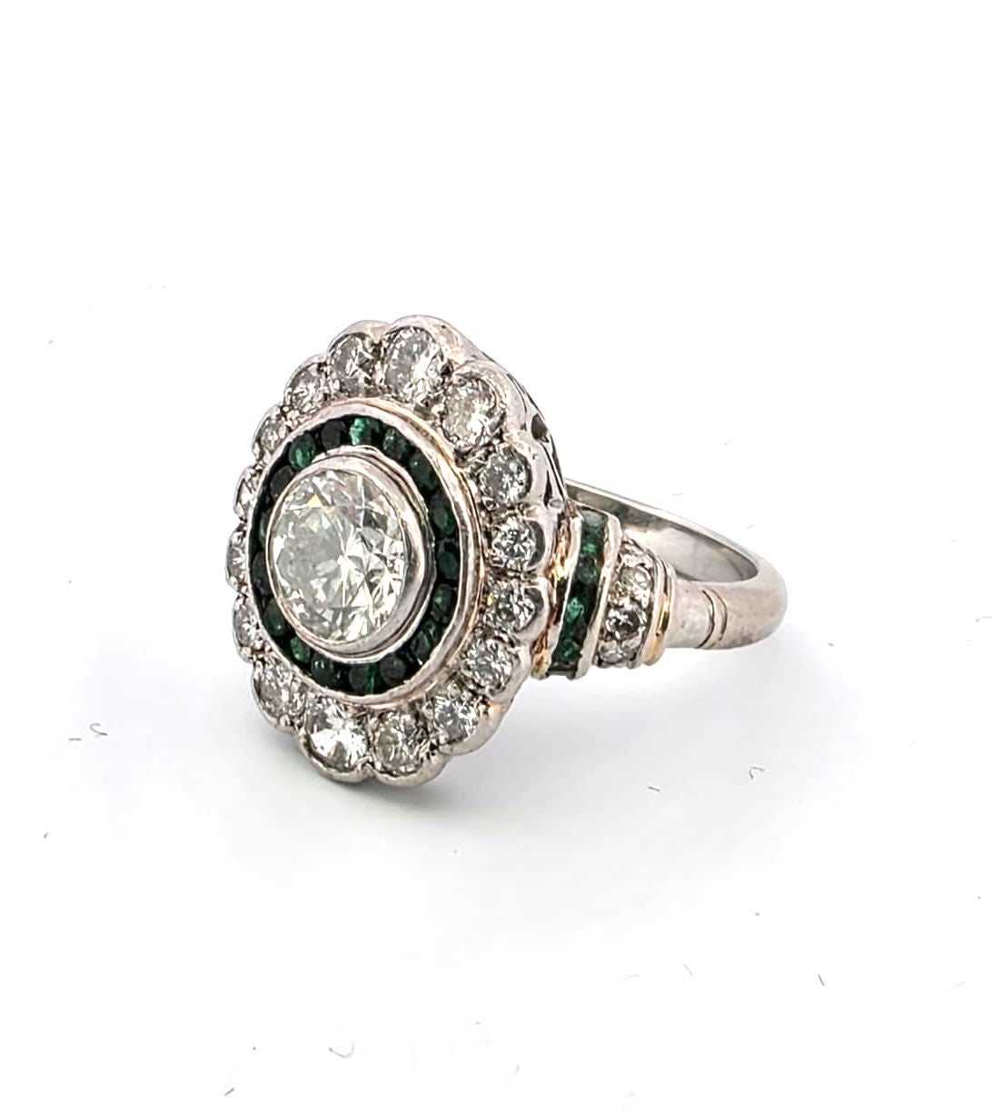 Anello in platino con smeraldi e diamanti