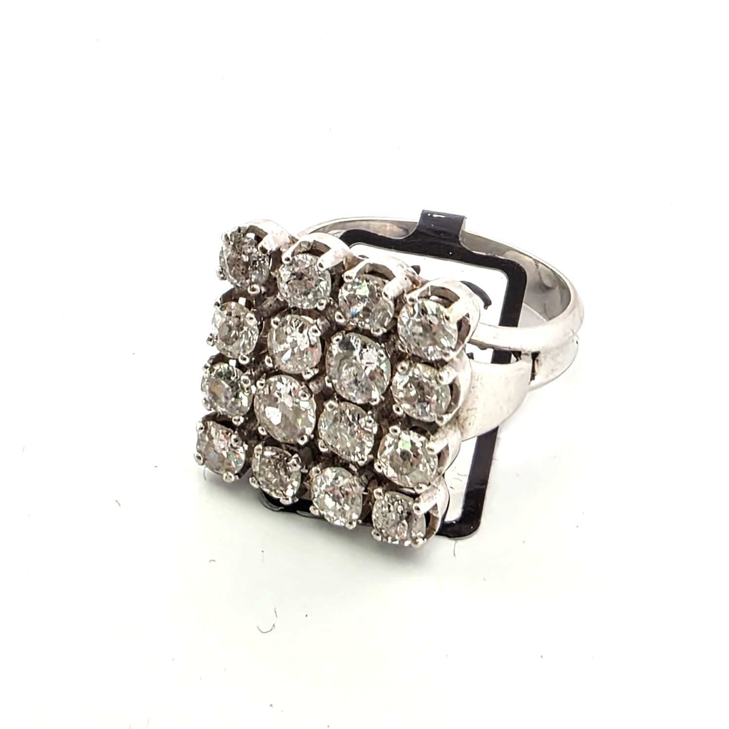 Anello vintage a scacchiera in oro bianco 18kt e diamanti