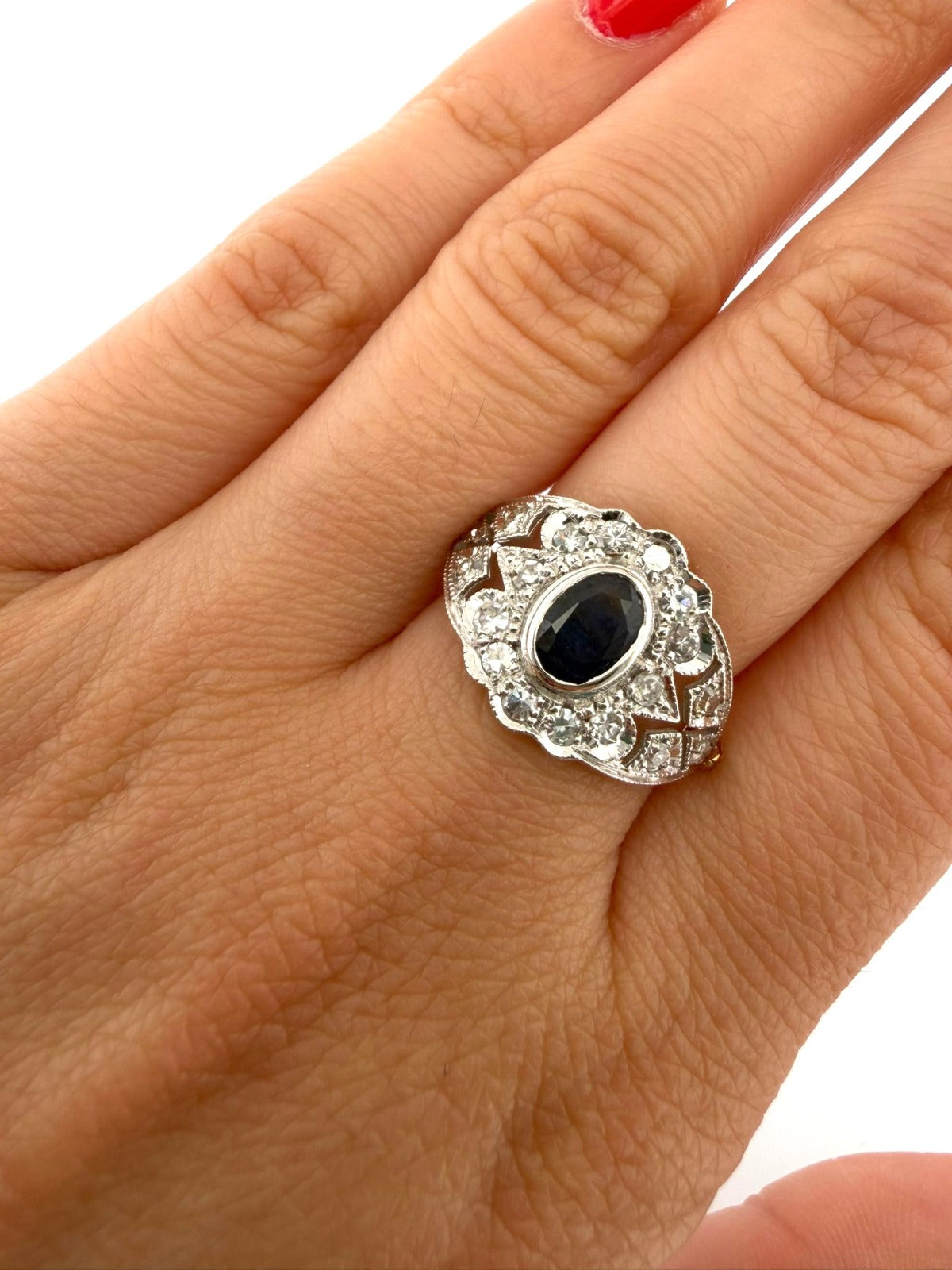 Anello in oro giallo e bianco 18kt con zaffiro e diamanti