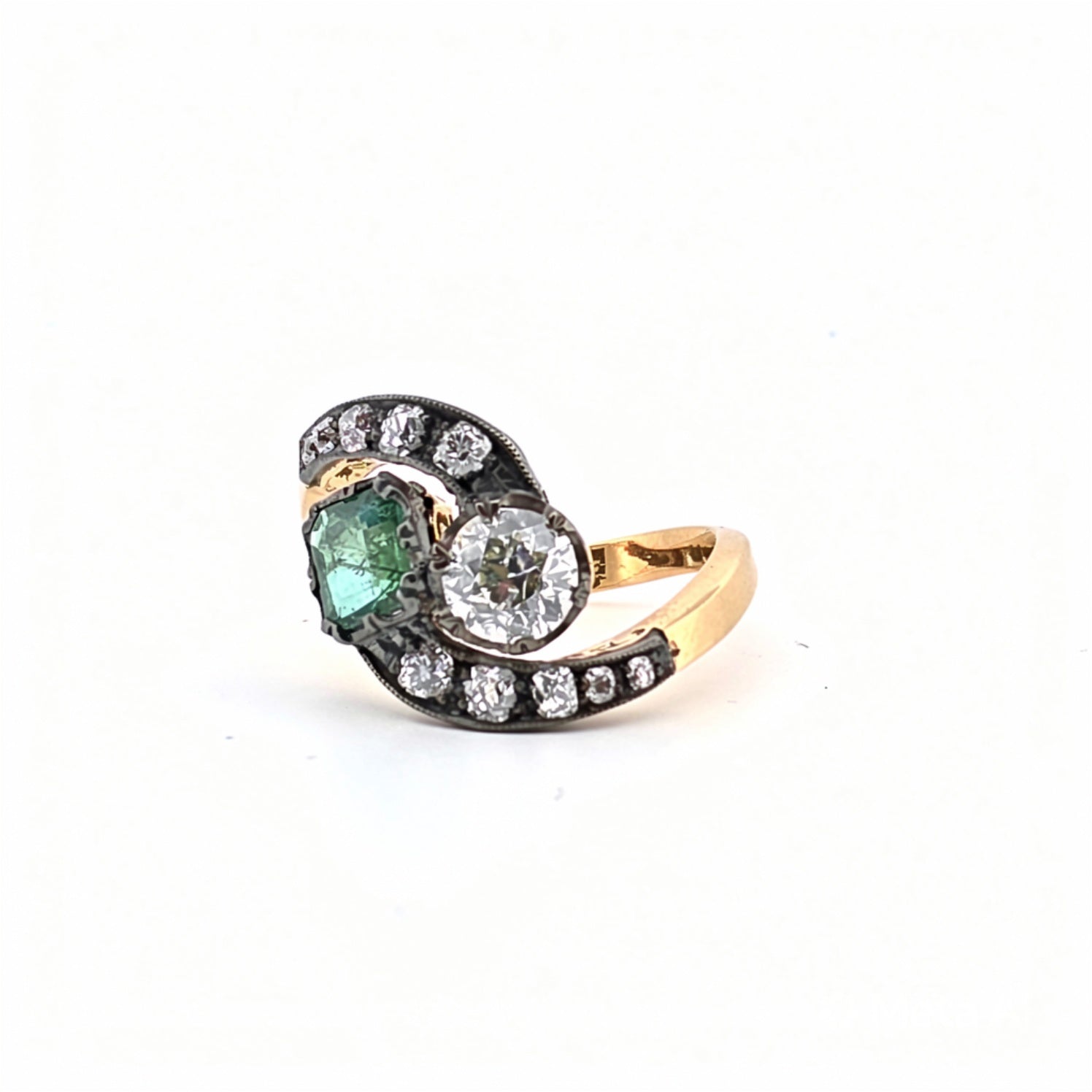Anello in oro 18kt e argento con smeraldo e diamanti