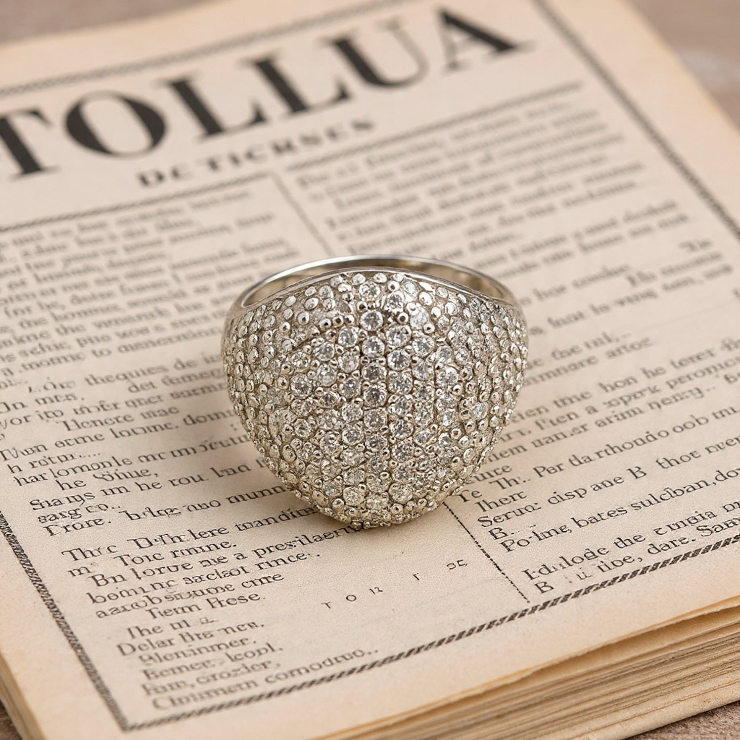 Anello moderno in oro bianco 18kt con diamanti