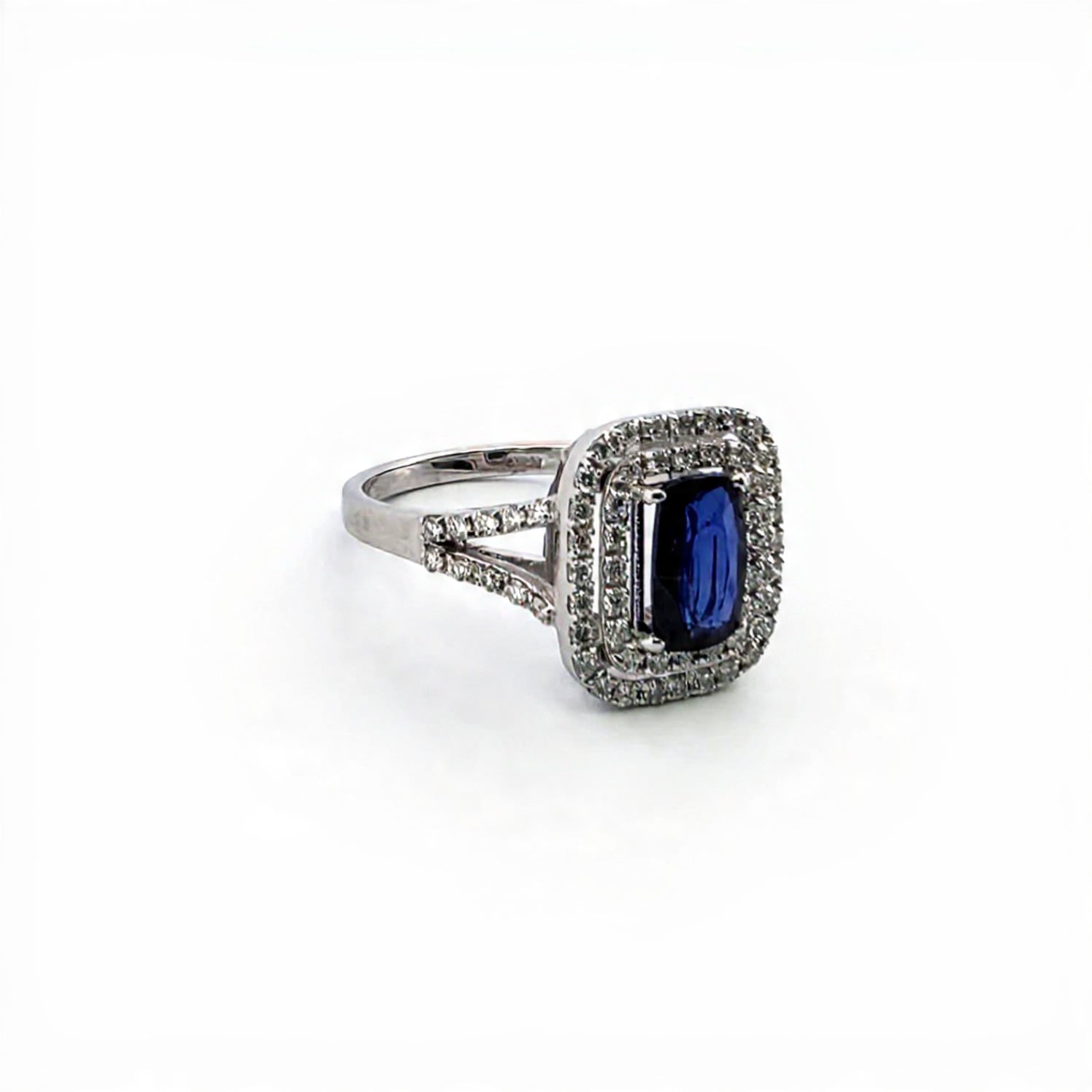 Anello in oro bianco 18kt con zaffiro e diamanti