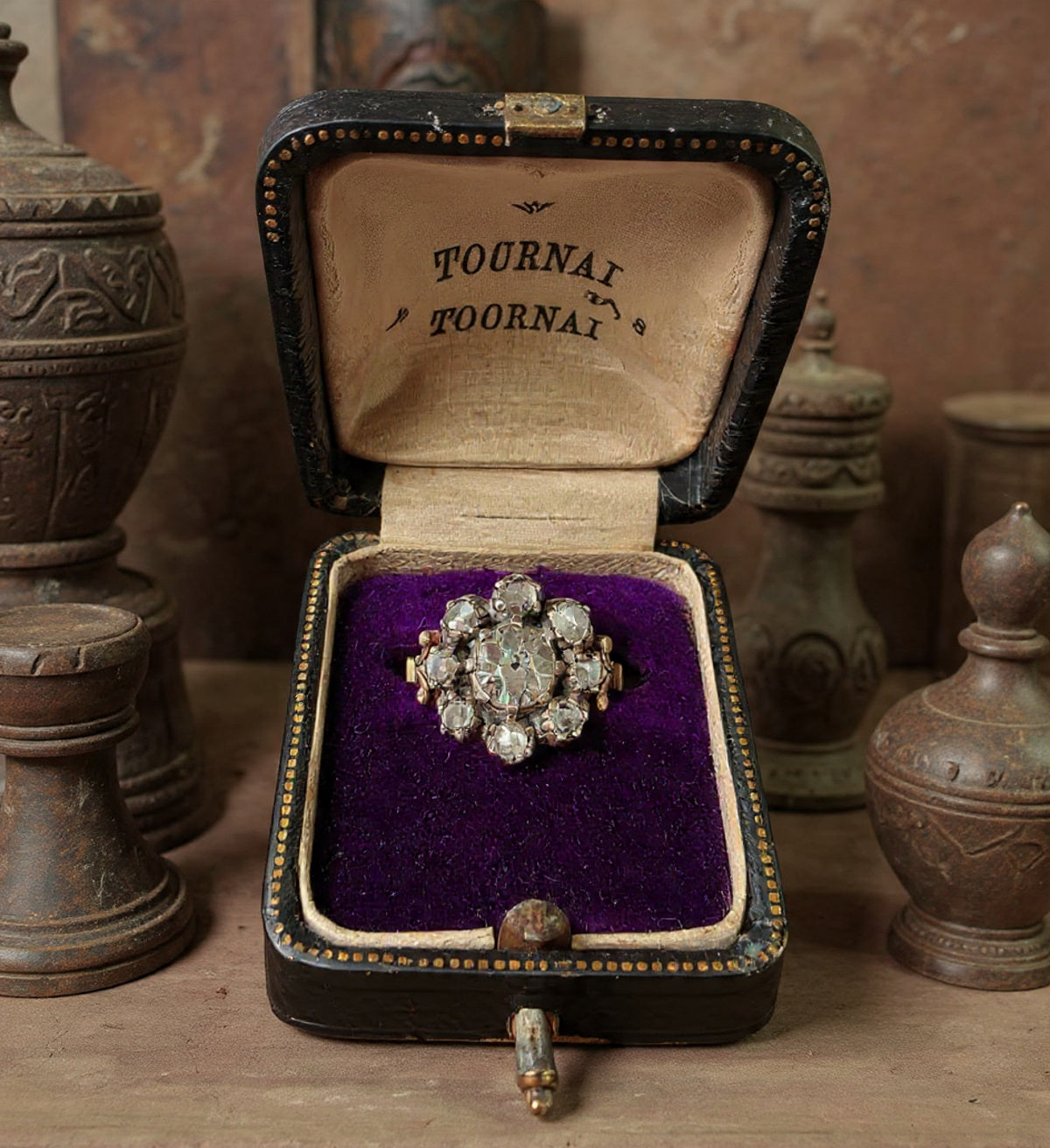Anello antico vittoriano con diamanti di vecchia miniera