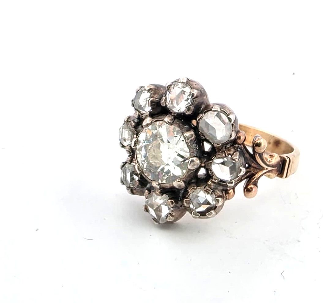 Anello antico vittoriano con diamanti di vecchia miniera