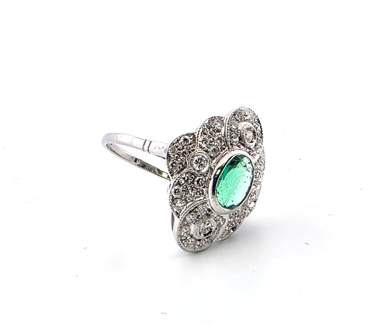 Anello in oro bianco 18kt con smeraldo e diamanti