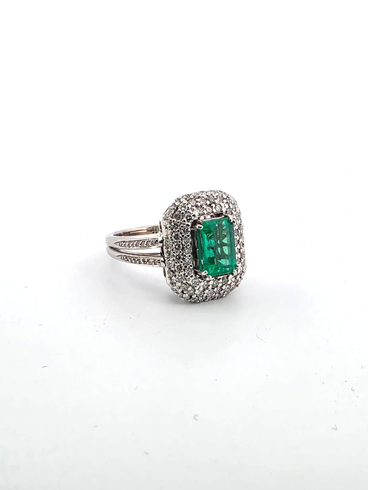 anello in oro bianco 18 kt con smeraldo Colombia e diamanti