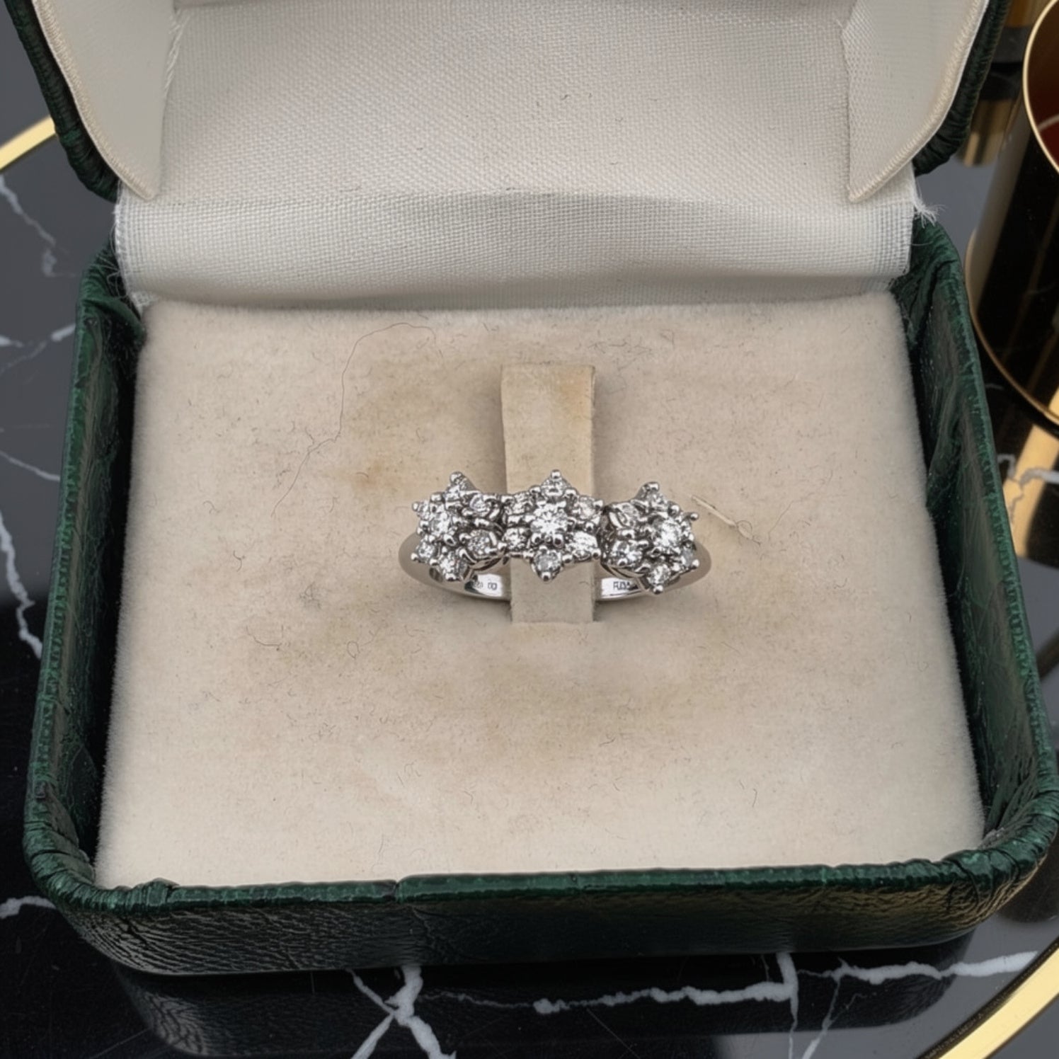 Anello in oro bianco 18kt con diamanti