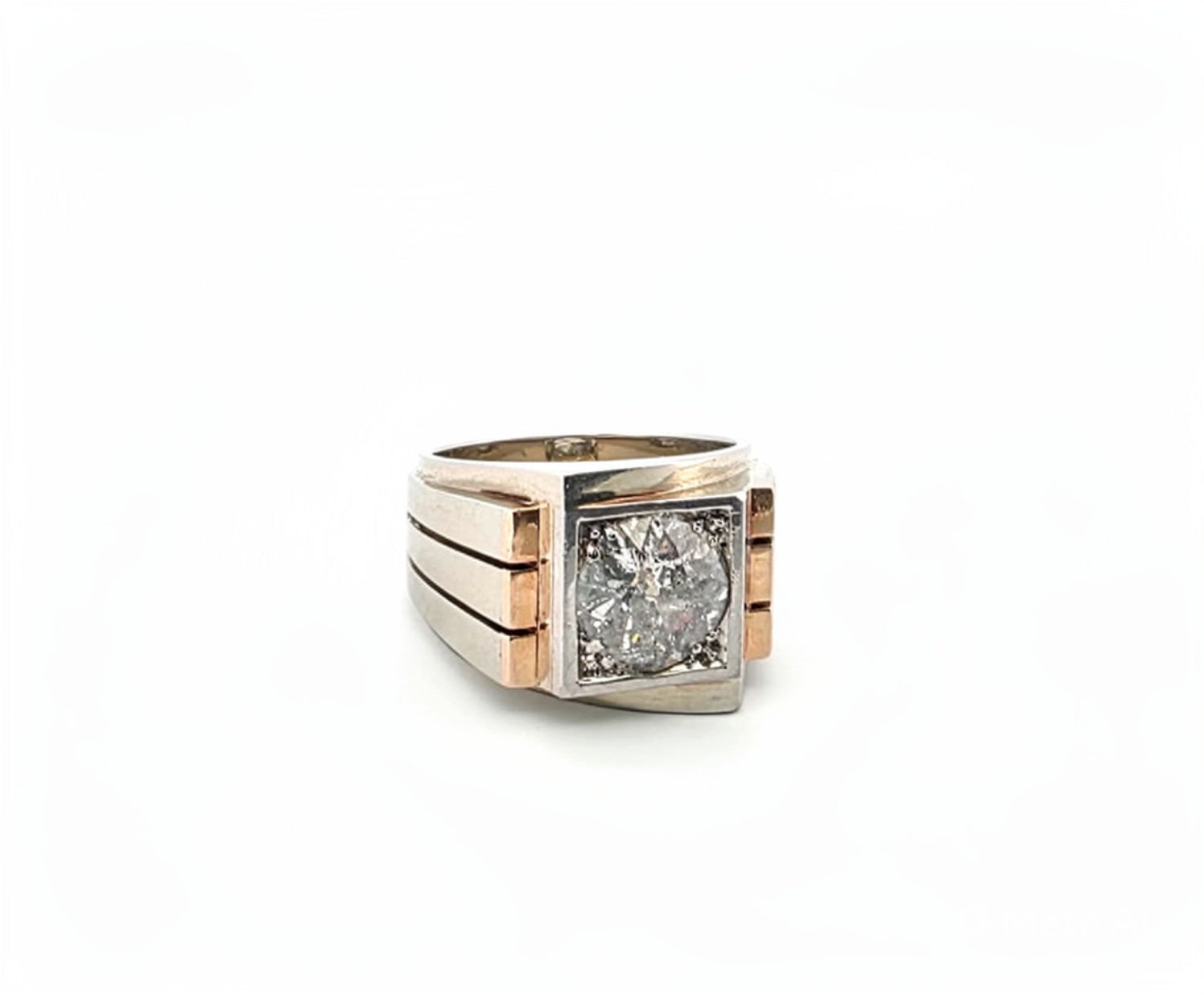 Anello in oro giallo 18kt con diamante centrale
