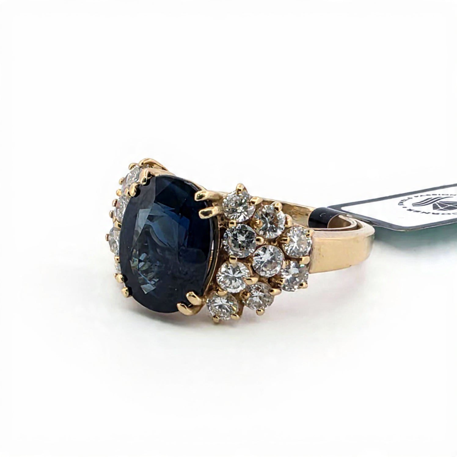 Anello in oro giallo 18kt con zaffiro e diamanti