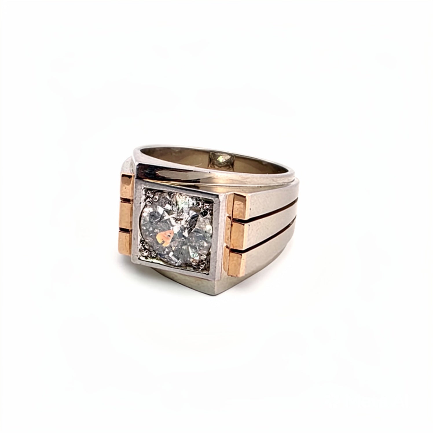 Anello in oro giallo 18kt con diamante centrale