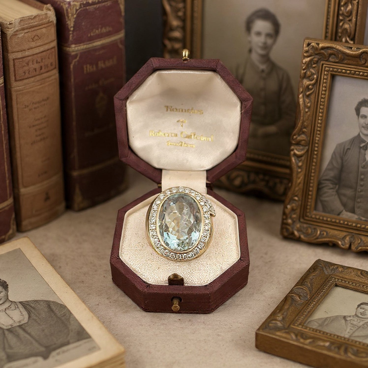 Anello in oro giallo 18kt con acquamarina e diamanti