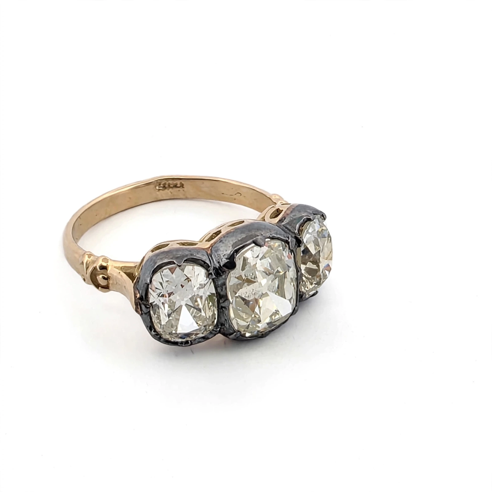 Anello in oro giallo 18kt con diamanti